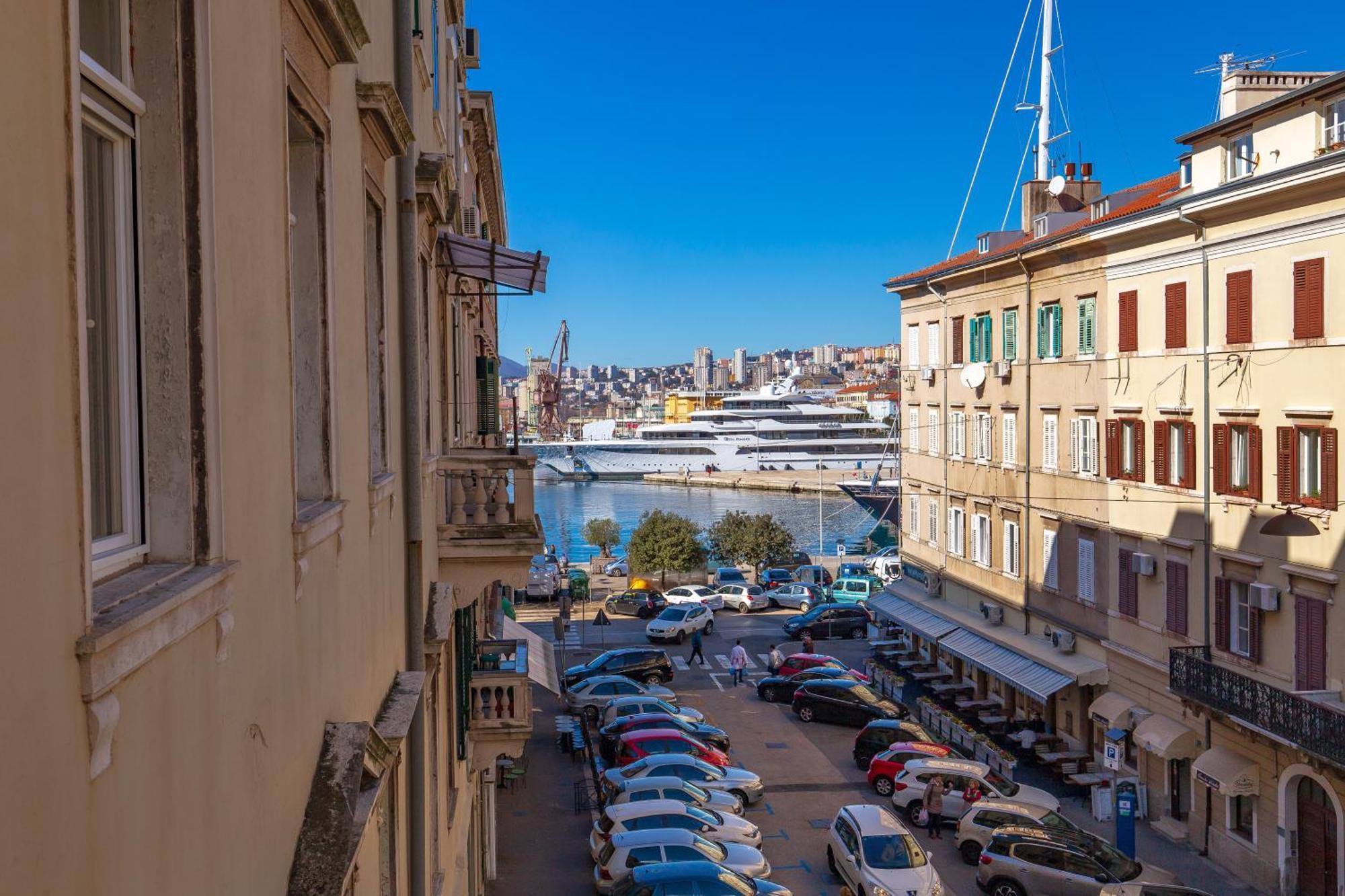 Molo Longo - Downtown Apartments Rijeka Exterior photo