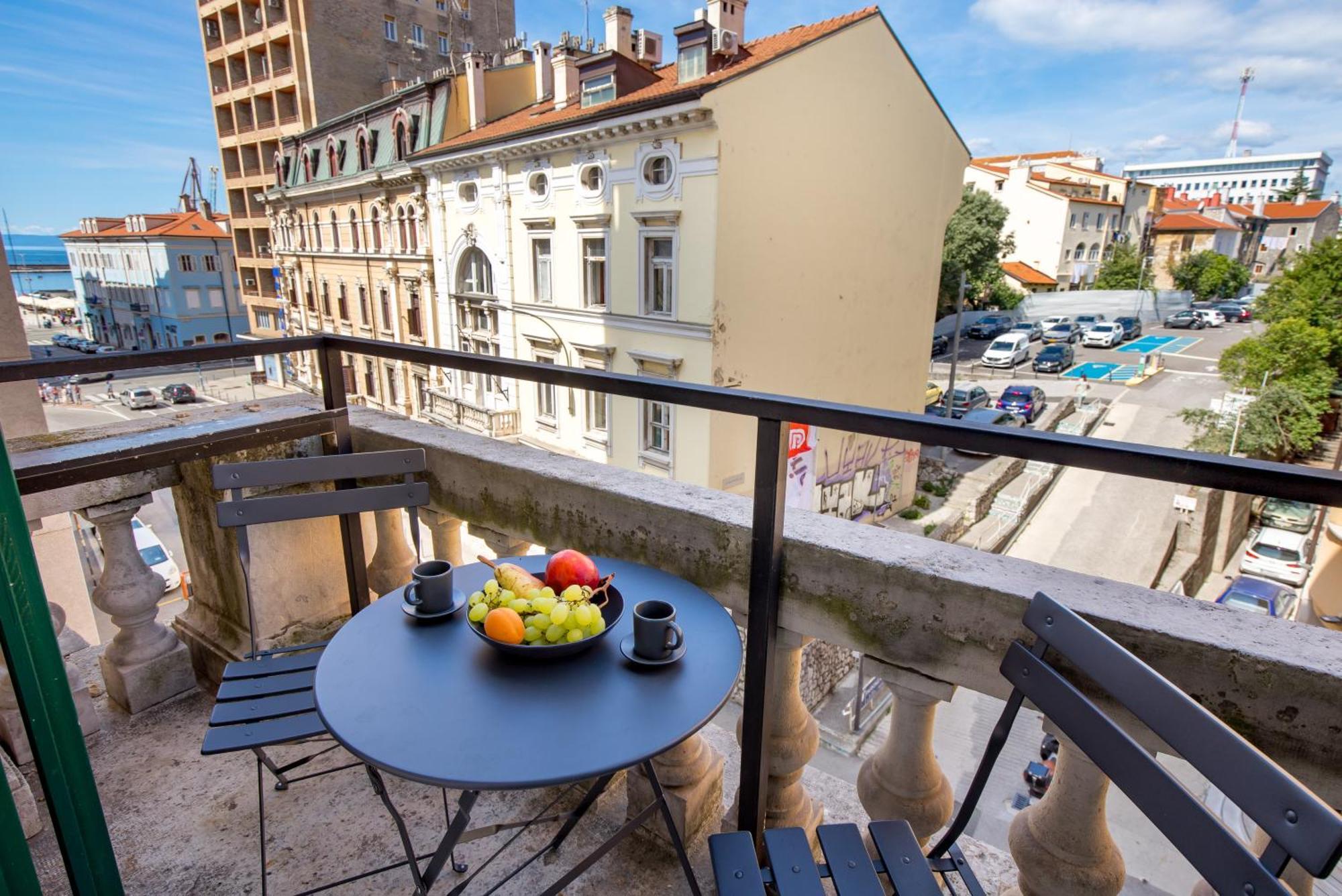 Molo Longo - Downtown Apartments Rijeka Exterior photo