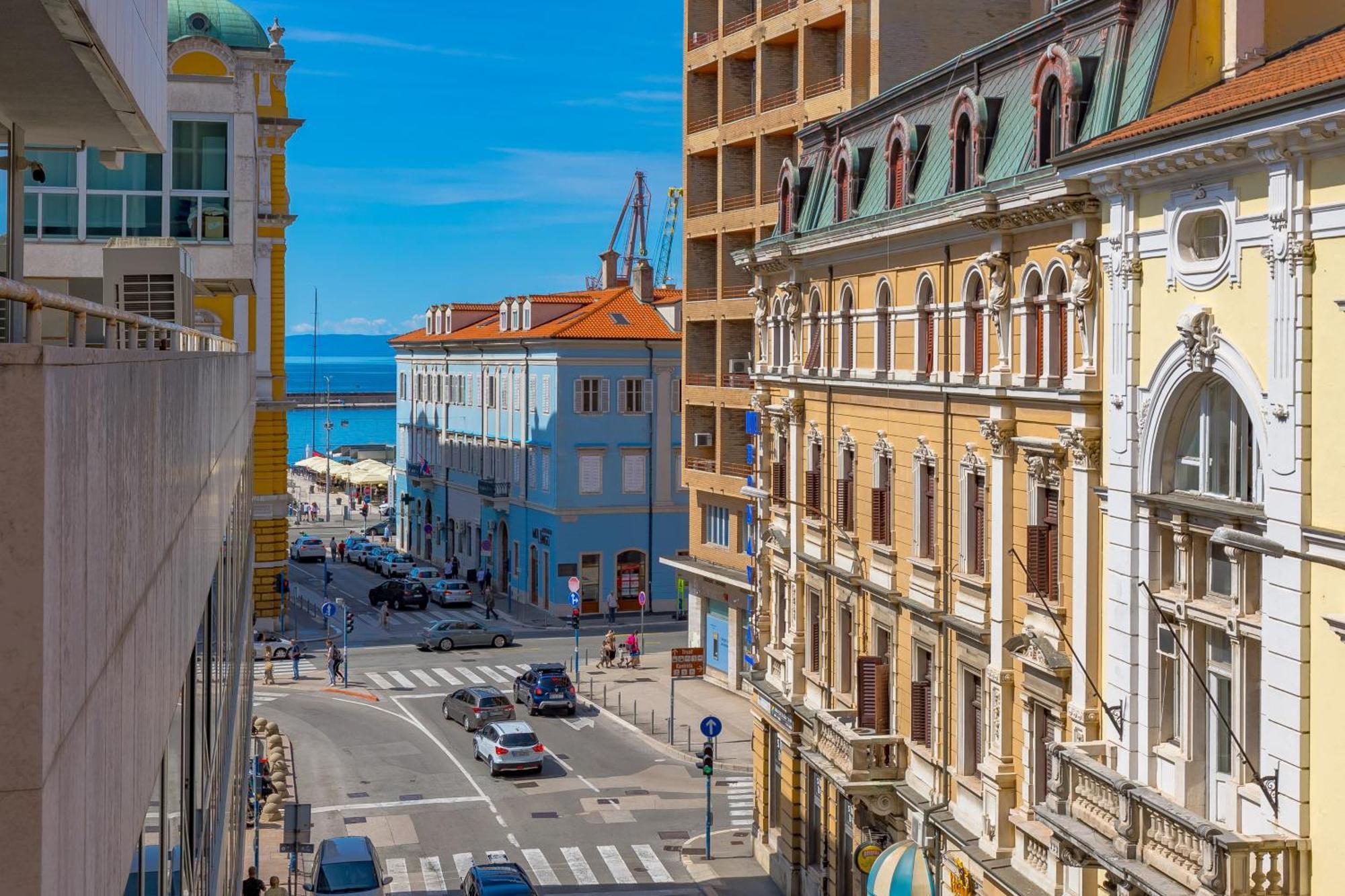 Molo Longo - Downtown Apartments Rijeka Exterior photo