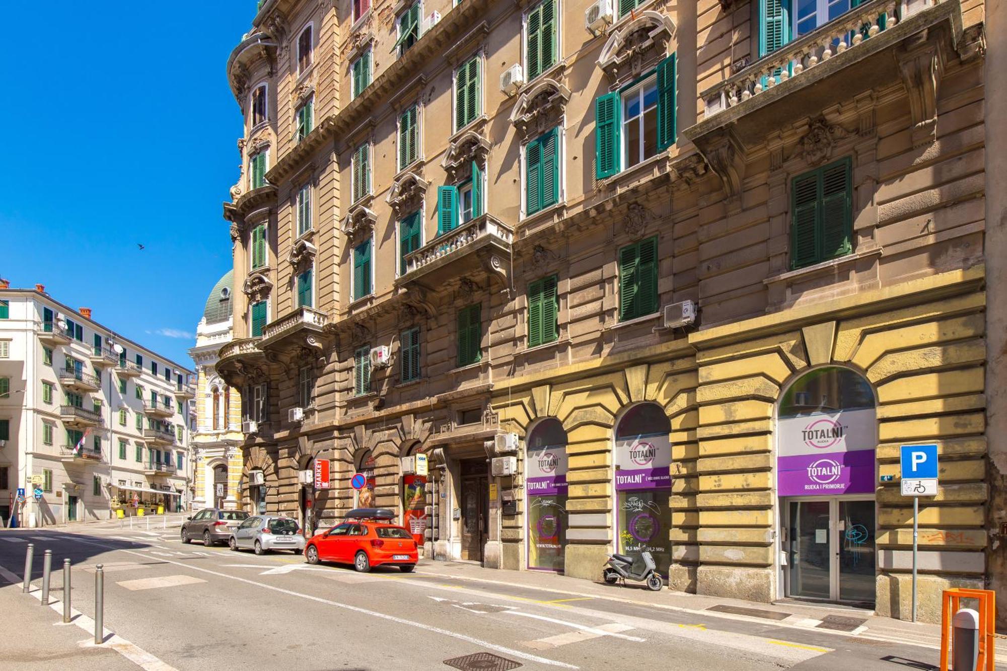 Molo Longo - Downtown Apartments Rijeka Exterior photo