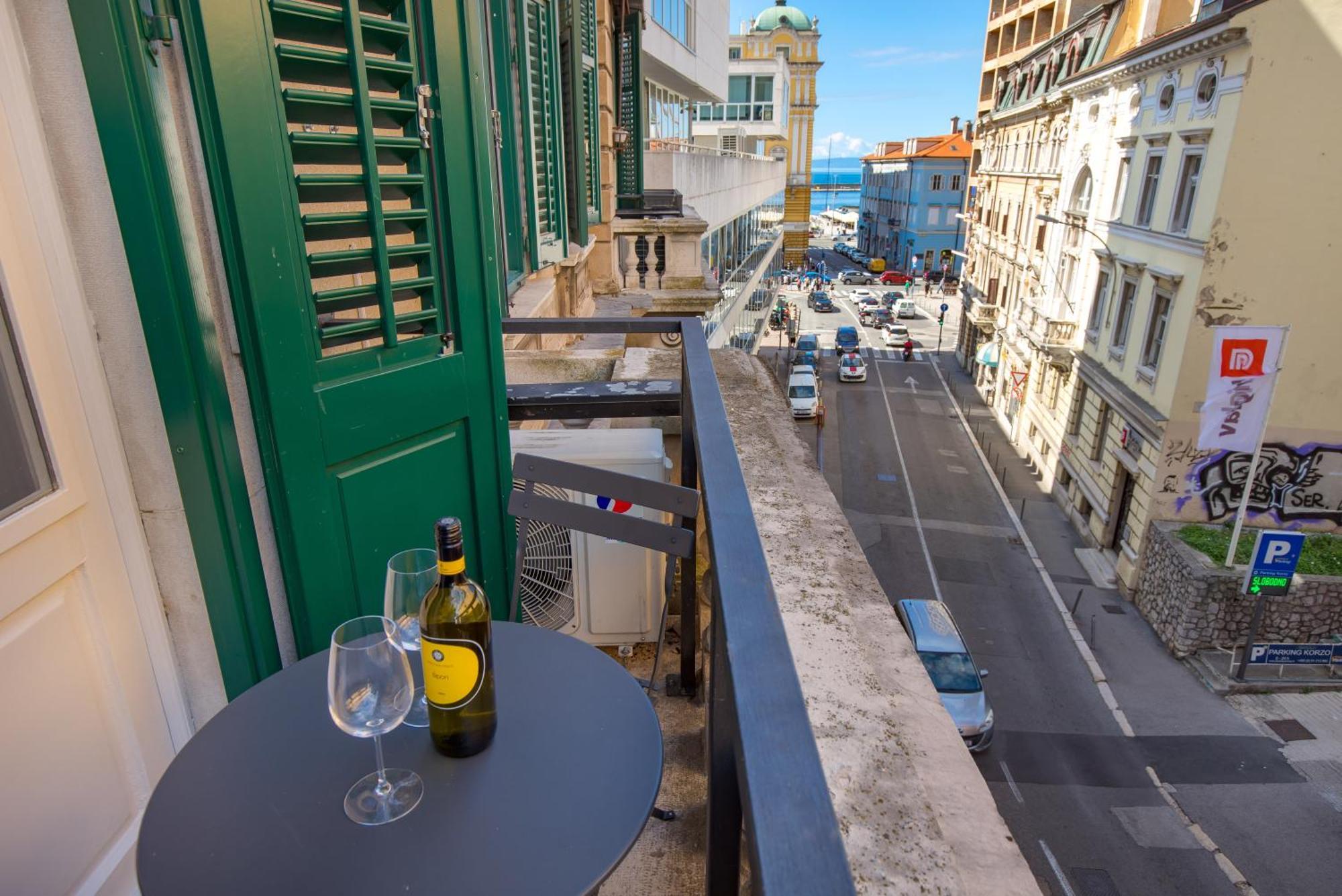 Molo Longo - Downtown Apartments Rijeka Exterior photo