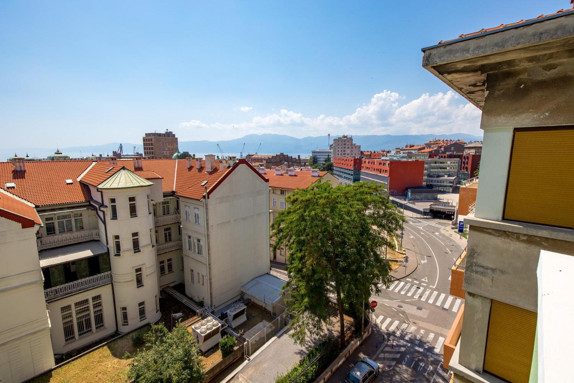 Molo Longo - Downtown Apartments Rijeka Exterior photo