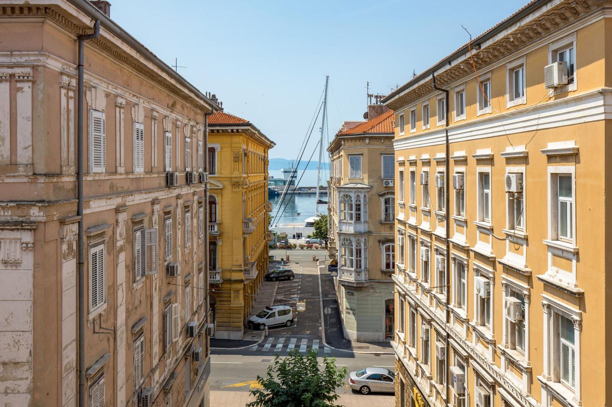 Molo Longo - Downtown Apartments Rijeka Exterior photo